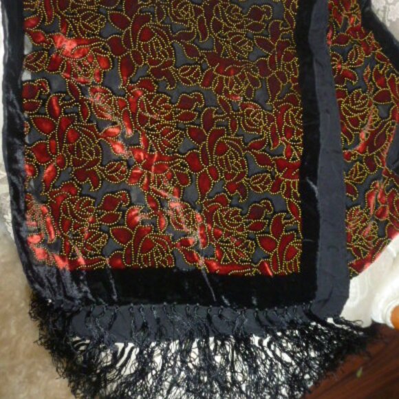Elegant 100% Silk Burnout Velvet Scarf – Red Roses, Tassels, Perfect Gift - Picture 12 of 12